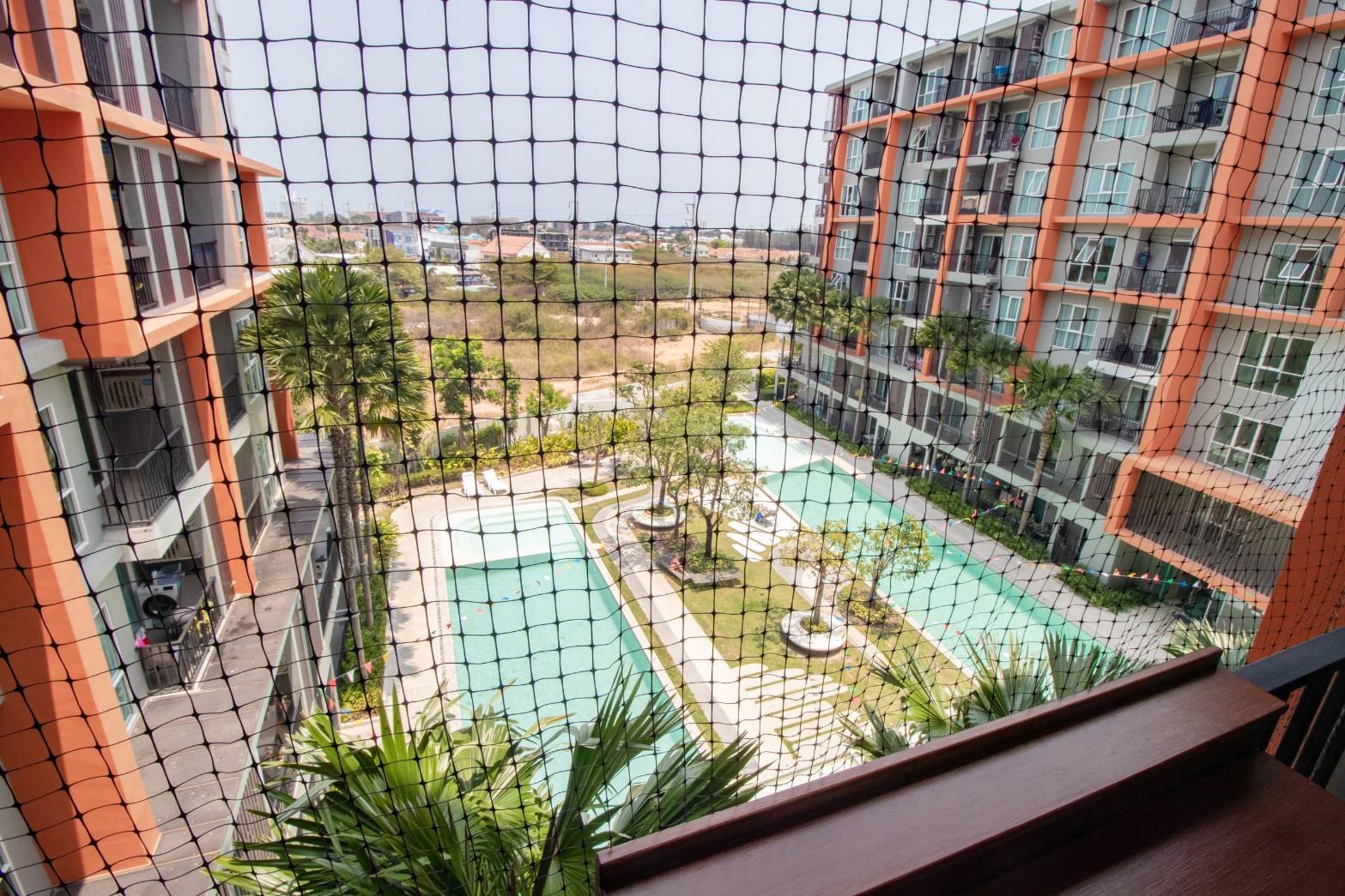 CS0012 Blick zu den Pools